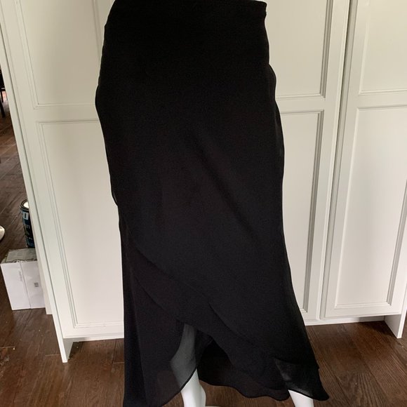 Medium Black Sheer lined long skirt - Picture 2 of 4